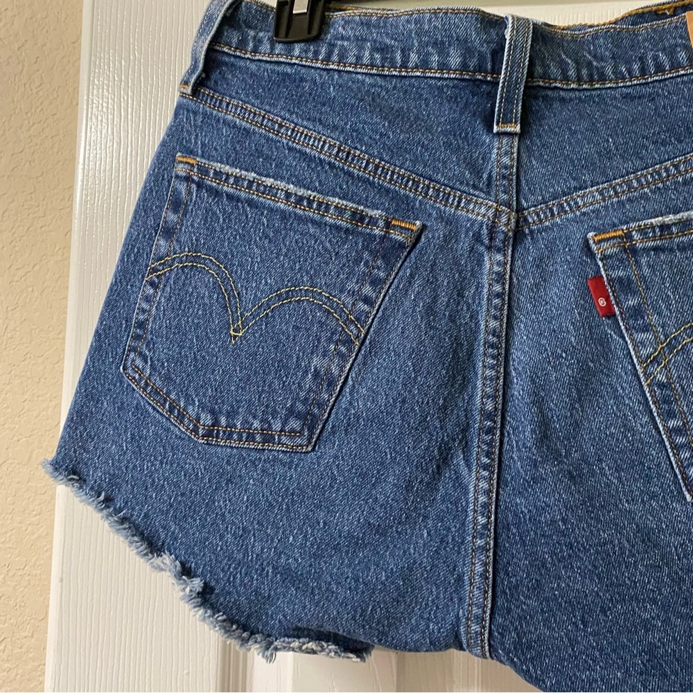 Levi's 501 Women's Size 28” Medium Wash Cotton Fray Hem Button Tab Denim Shorts - Picture 8 of 12